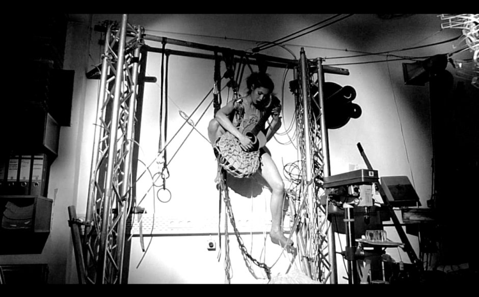 dasniya-sommer-self-suspension-bondage-performance